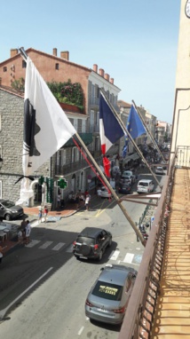 Hommage au Maire de Signes Hommage au Maire de Signes