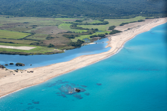 Accès aux plages et activités nautiques interdits Accès aux plages et activités nautiques interdits