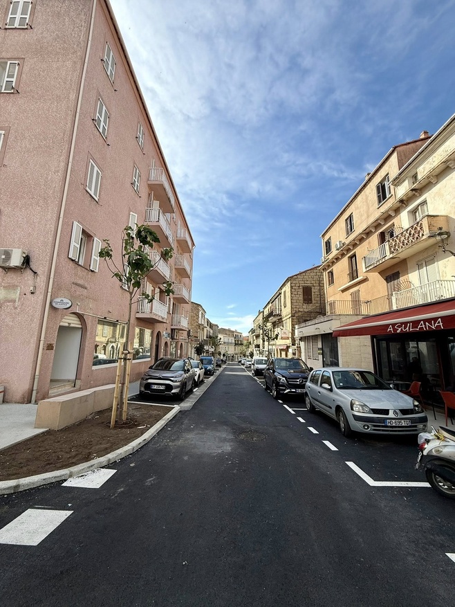La rue du Général de Gaulle dévoile son nouveau visage La rue du Général de Gaulle dévoile son nouveau visage